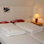 Een slaapkamer beneden.